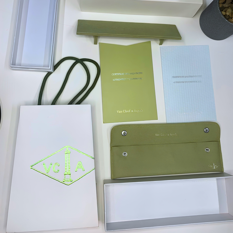 Van Cleef & Arpels VCA Green Suede Necklace Holder Travel Storage Pouch