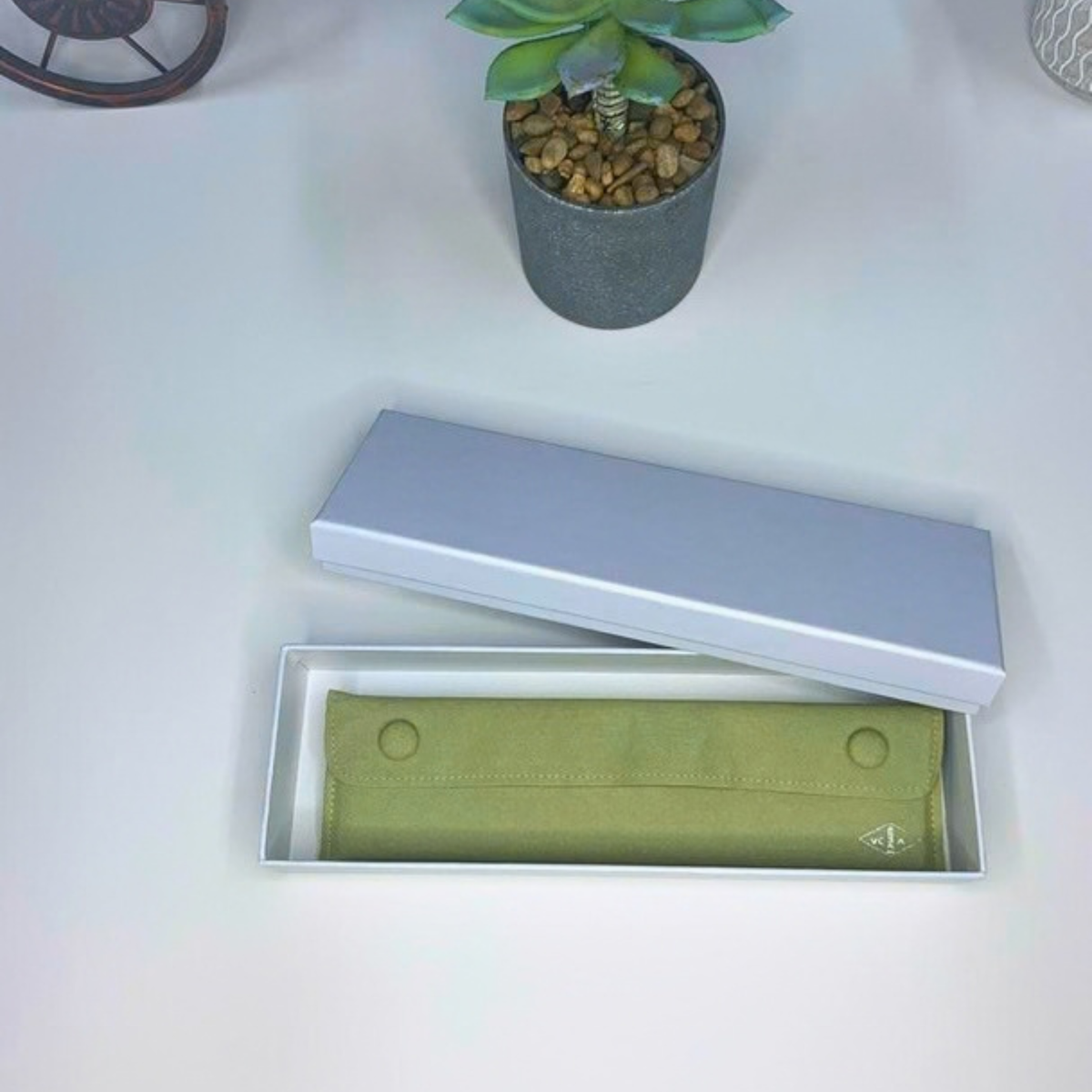 Van Cleef & Arpels VCA Green Suede Necklace Holder Travel Storage Pouch